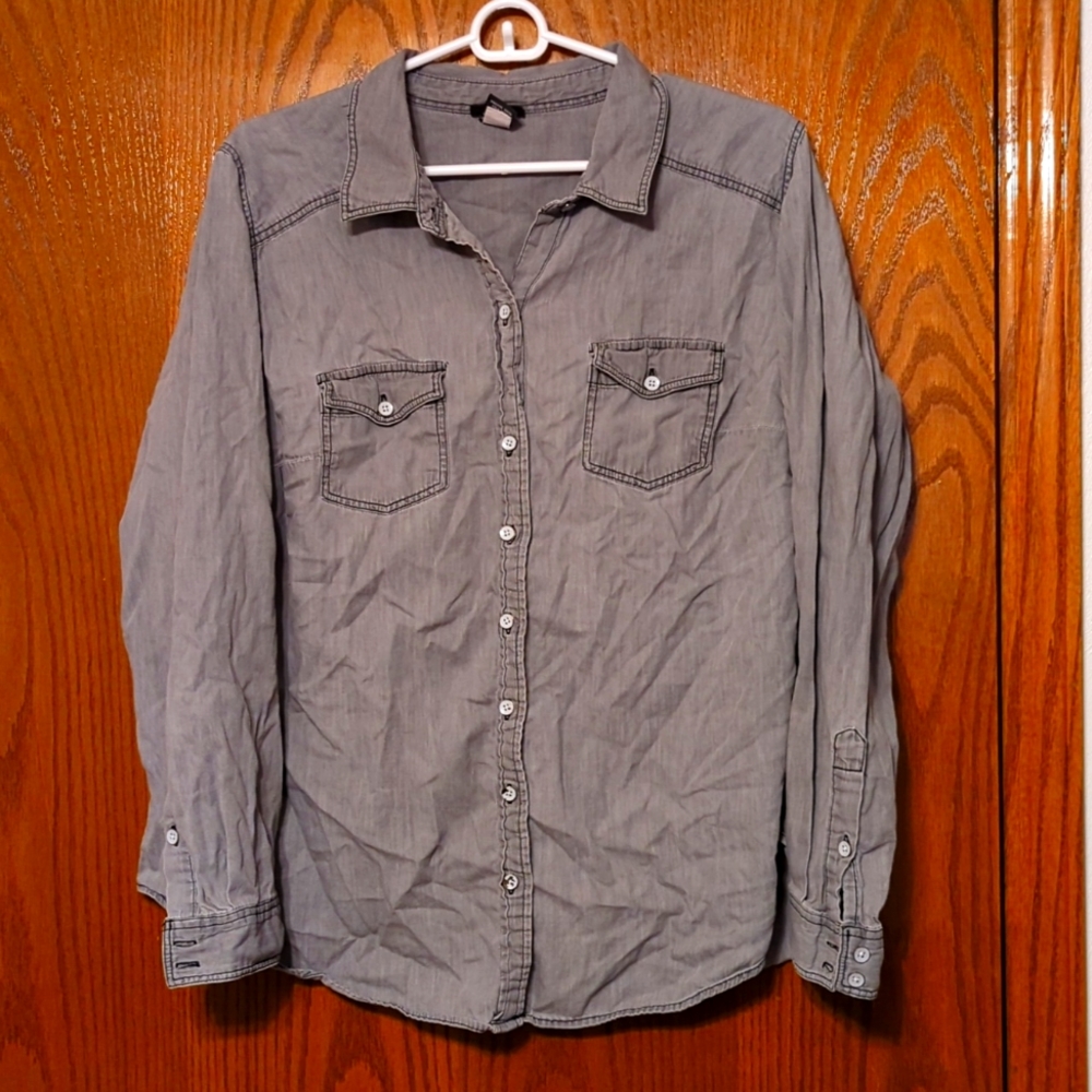 Torrid Gray Button Down Size 1
